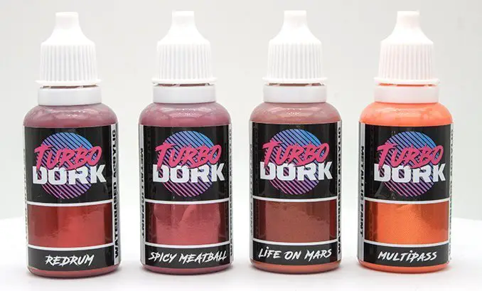 Turbodork Paint Sortiment Bewertung für Miniaturen & Wargames Modelle - Red Bottles.png