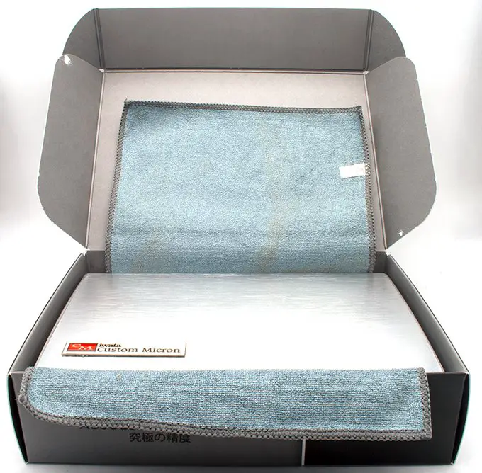 Iwata Custom Micron CM-B Airbrush Review pour miniatures et modèles - Unboxing - Boîte