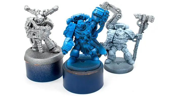 Recensione di Coat d'arms per miniature e modelli di Wargames - Marneus Calgar, Tech Priest Chaos Assult - Basecoat