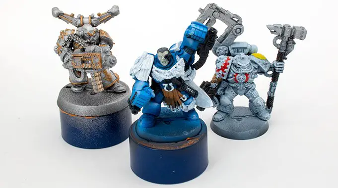 Recensione di Coat d'arms per miniature e modelli di Wargames - Marneus Calgar, Tech Priest Chaos Assult - Layer