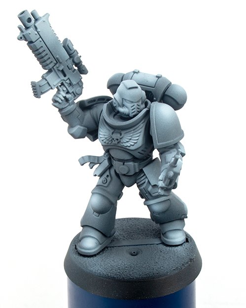 Warcolours Paint Range Review für Miniaturen und Wargames-Modelle - Space Marine 1 - Primer