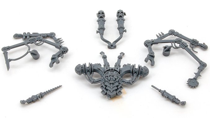 Fabius Bile Sprue Review - Mold Lines 5 - Mani