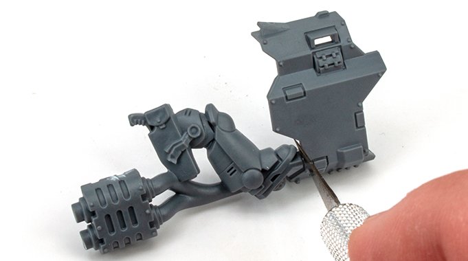 How to fill Gaps & Seams on Miniatures - 1 Cut Leg