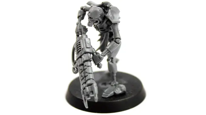 Warhammer-40000-Elite-Edition-Starter-Set-Review-Necron-Warrior-con-Gauss-Reaper