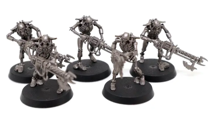 Warhammer-40k-boite-demarrage-guerriers-Necron-avec-Gauss-Flayer