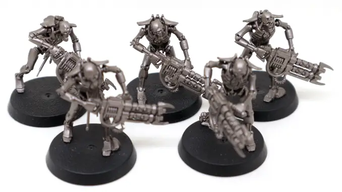 Warhammer-40k-boite-demarrage-guerriers-Necron-avec-Gauss-Reaper