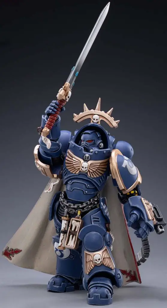 JoyToy x Warhammer - Wave 4 - Capitán ultramarino en armadura Gravis - Casco Brother Captain Voltan