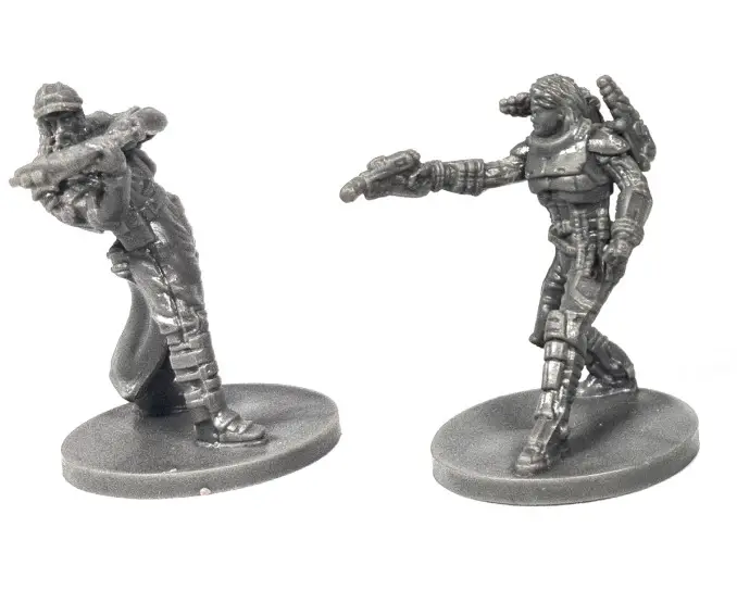 Core Space Review Miniatures Wade e Cassie Damage