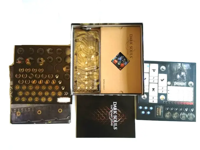 Contenuto dell'unboxing del gioco da tavolo Dark Souls