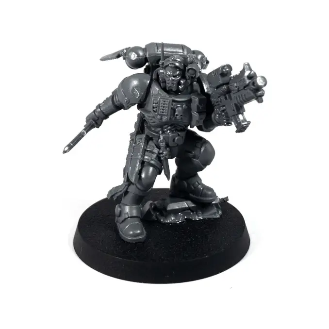 Warhammer 40,000 Imperium Delivery 17 Primaris Lieutenant in Phobos Armour