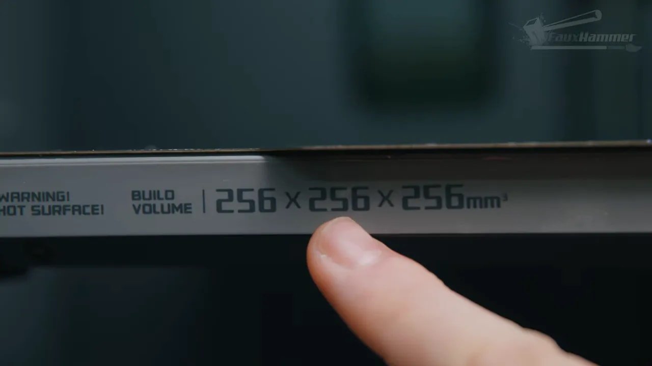 Bambu P2S build volume displayed as 256 x 256 x 256 mm on the hot surface warning screen