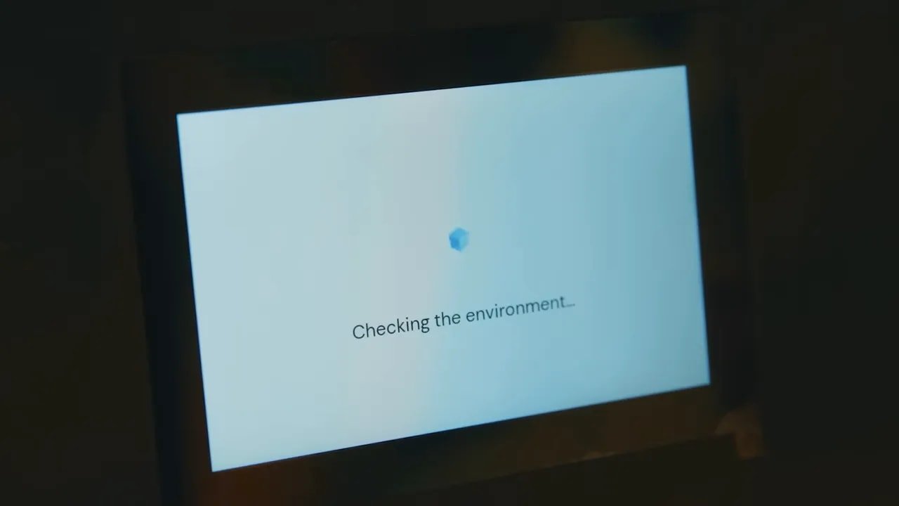 HeyGears Reflex RS screen showing the message “Checking the environment”