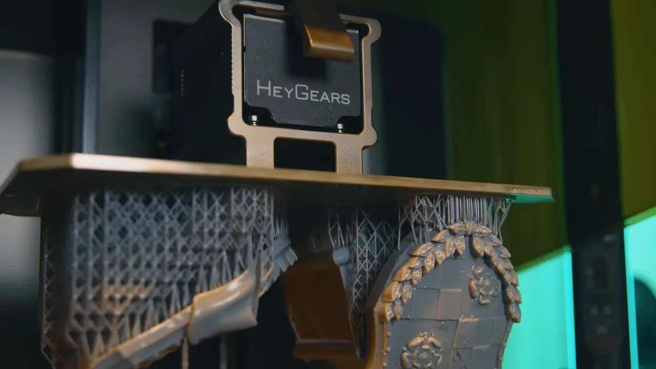 HeyGears Reflex RS resin printer producing a detailed build during operation