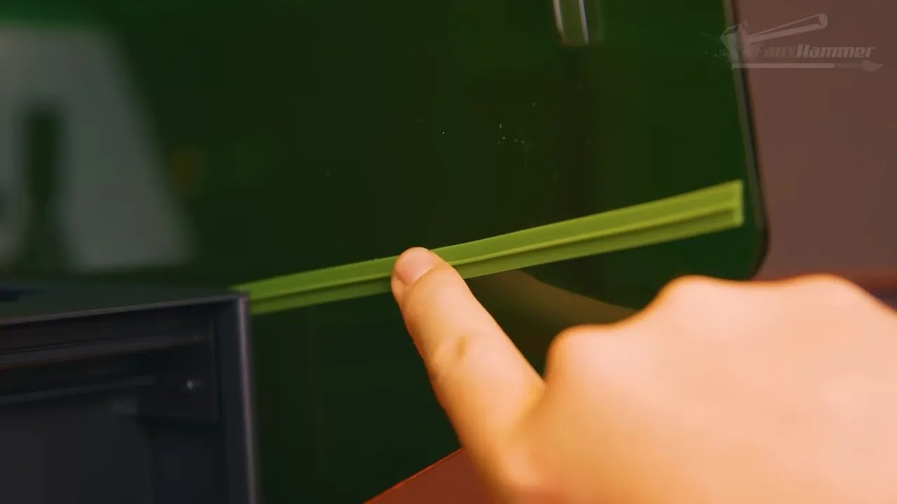 Close-up of the Uniformation GK3 lid front gap on the resin printer enclosure