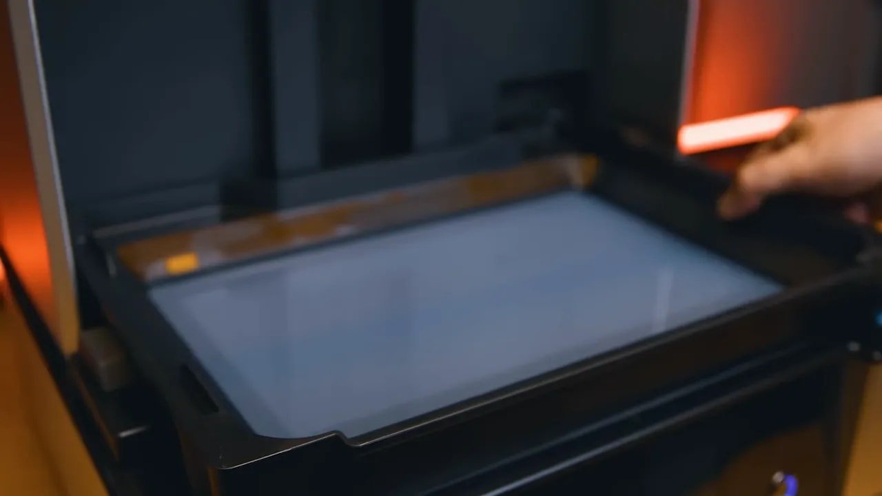 Uniformation Gk3 Ultra screen area inside the heated chamber